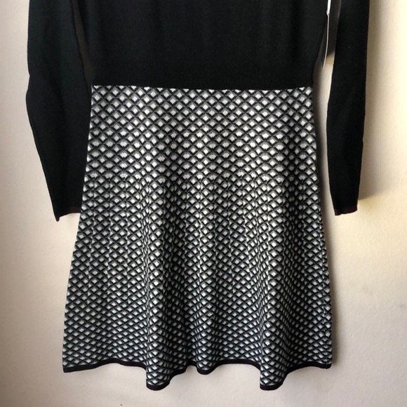 GEO PRINT FIT SWEATER DRESS - Picture 3 of 11